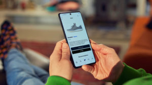 Adyen CX cliente che fa acquisti online